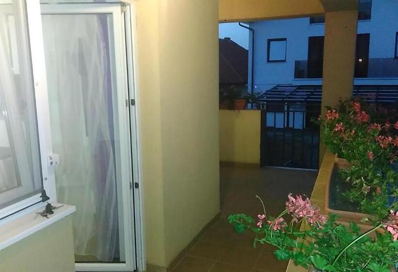 חדר סטנדרט לשלושה עם מרפסת, Sibiu 33