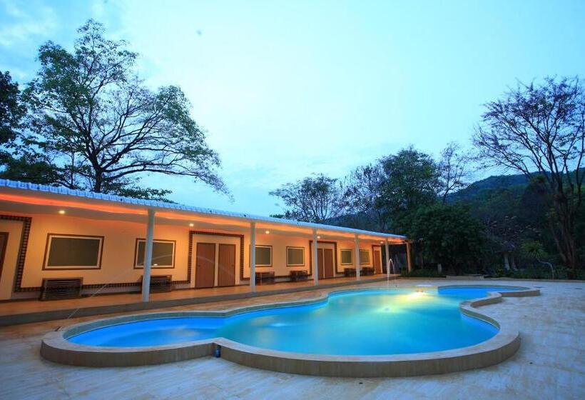 Quarto Deluxe, Suan Sai Yok Resort