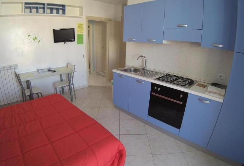 إستوديو قياسى مزودة بتراس, Athena B&b Castro