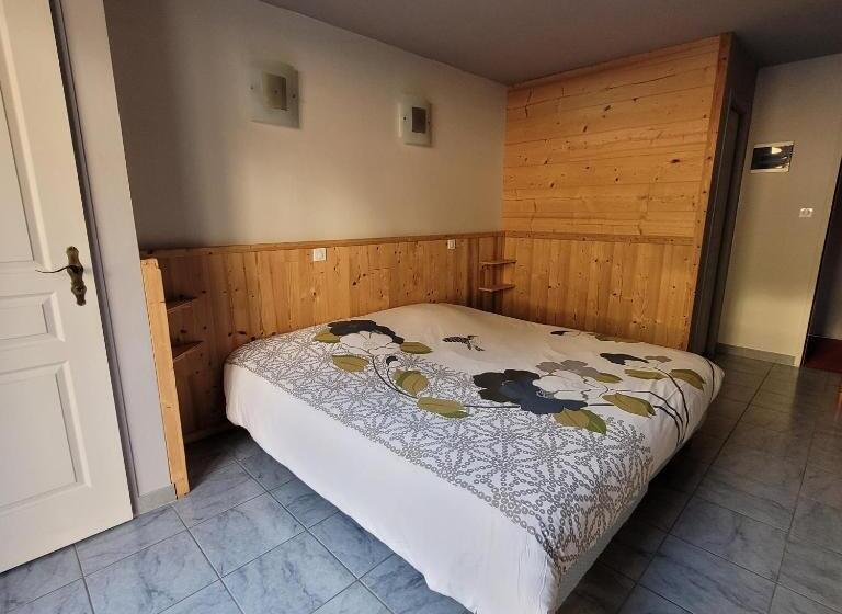 エコノミールーム, Du Lac Des Corbeaux