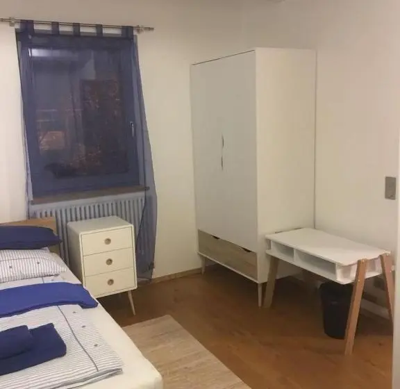 Deluxe-huoneisto 1 Makuuhuone, Gästehaus/fewos/boardinghaus Lüneburg Süd