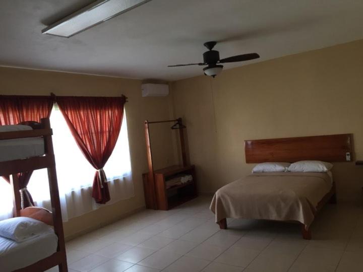 חדר משפחתי, Hostal Aquismon