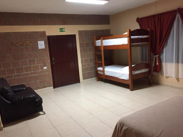 חדר משפחתי, Hostal Aquismon