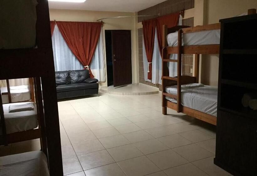 מיטה בחדר משותף, Hostal Aquismon