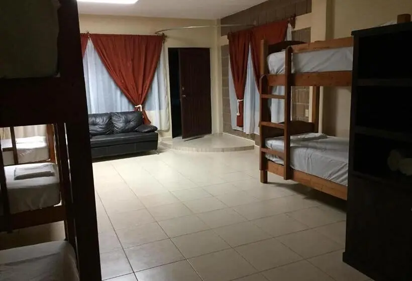 ルームシェアのワンベッド, Hostal Aquismon
