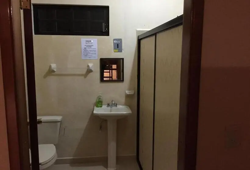 ルームシェアのワンベッド, Hostal Aquismon