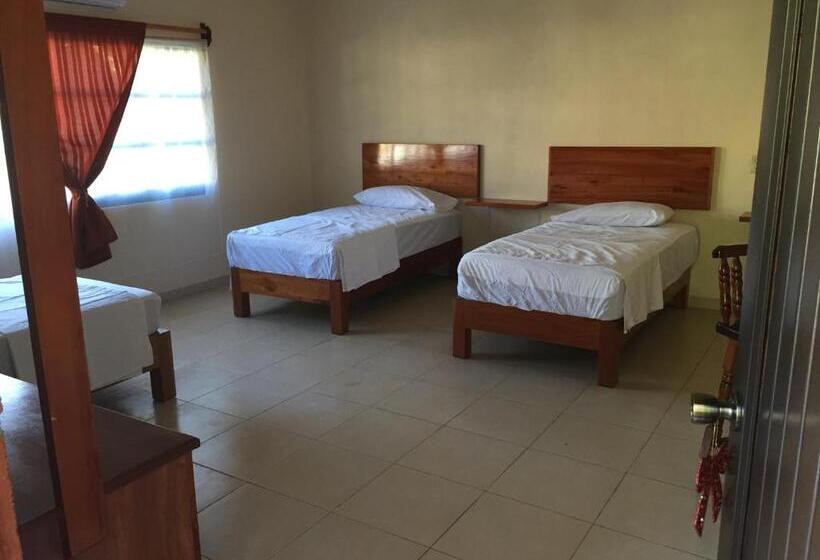 חדר סטנדרט לשלושה, Hostal Aquismon