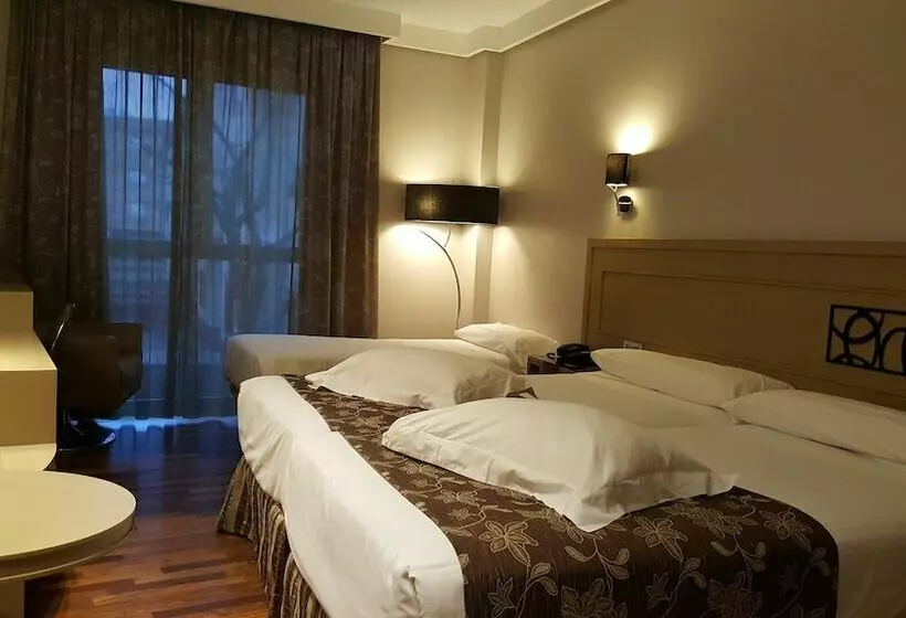 اتاق استاندارد سه نفره, Cumbria Spa Hotel 3 Sup