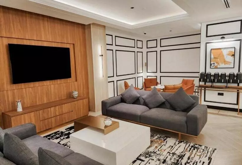 Club Room King Bed
