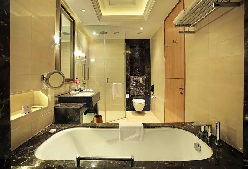 ダブルベッドスタンダードルーム, Crowne Plaza New Delhi Mayur Vihar Noida, An Ihg