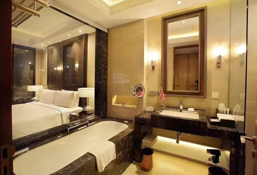 ダブルベッドスタンダードルーム, Crowne Plaza New Delhi Mayur Vihar Noida, An Ihg