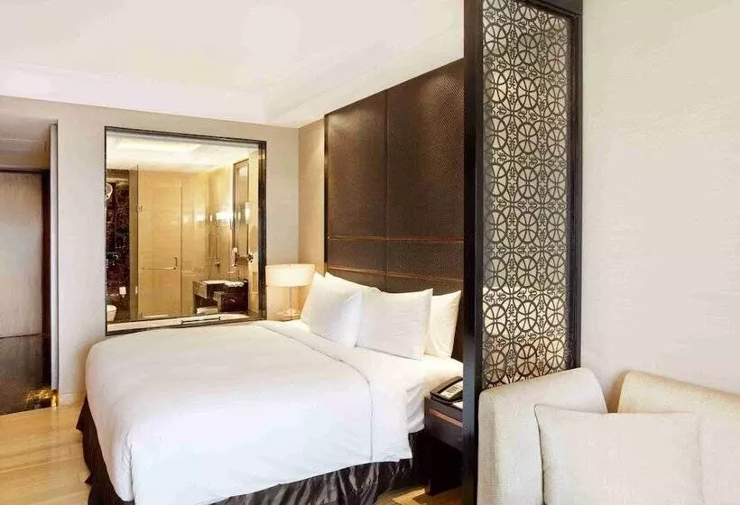 ダブルベッドスタンダードルーム, Crowne Plaza New Delhi Mayur Vihar Noida, An Ihg