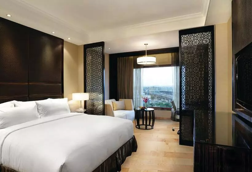 ダブルベッドスタンダードルーム, Crowne Plaza New Delhi Mayur Vihar Noida, An Ihg