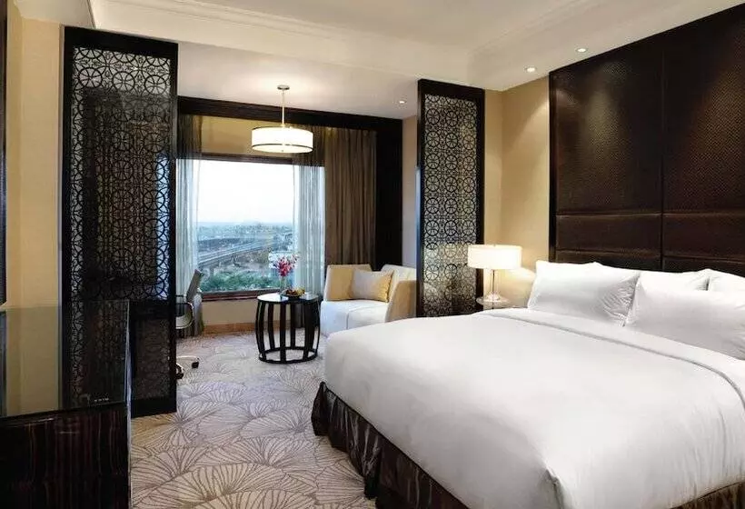 ダブルベッドスタンダードルーム, Crowne Plaza New Delhi Mayur Vihar Noida, An Ihg