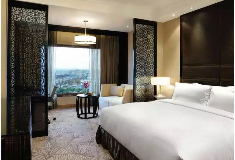 ダブルベッドスタンダードルーム, Crowne Plaza New Delhi Mayur Vihar Noida, An Ihg