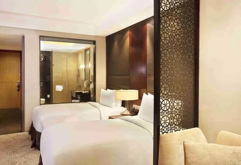 ダブルベッドスタンダードルーム, Crowne Plaza New Delhi Mayur Vihar Noida, An Ihg