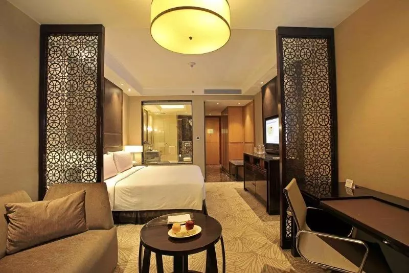 キングサイズベッドのスタンダードルーム, Crowne Plaza New Delhi Mayur Vihar Noida, An Ihg