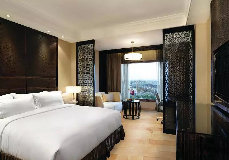 キングサイズベッドのスタンダードルーム, Crowne Plaza New Delhi Mayur Vihar Noida, An Ihg