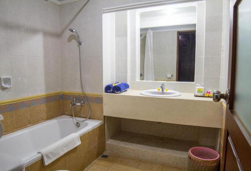 带泳池观景的豪华房, Fourteen Roses Beach