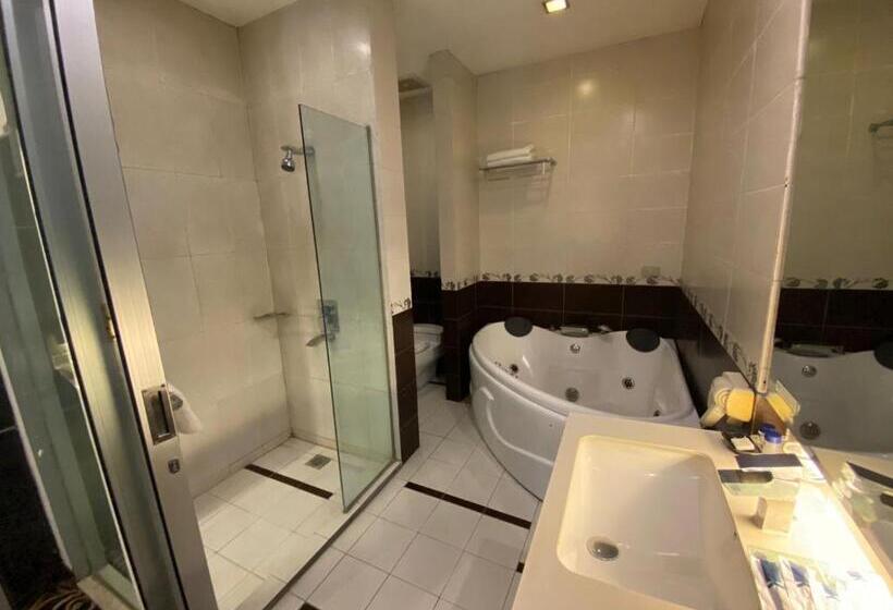 Люкс 3 Спальни, Golden Flower By Kagum Hotels