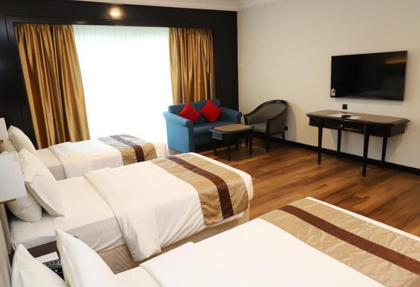 اتاق لوکس سه تخته, Grand Darul Makmur Hotel Kuantan