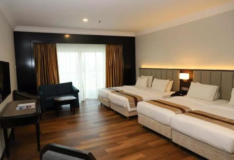 デラックスの４人部屋, Grand Darul Makmur Hotel Kuantan
