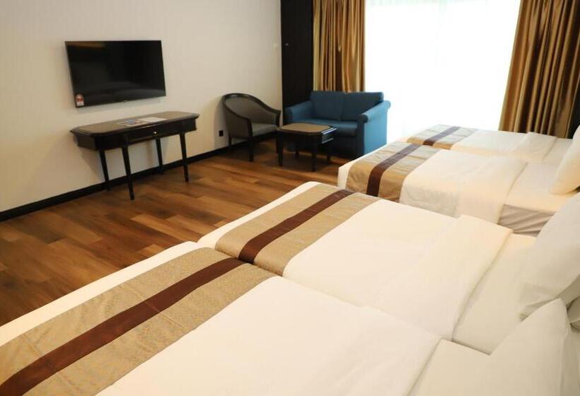 اتاق لوکس چهار تخته, Grand Darul Makmur Hotel Kuantan