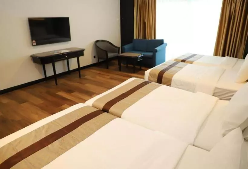 デラックスの４人部屋, Grand Darul Makmur Hotel Kuantan
