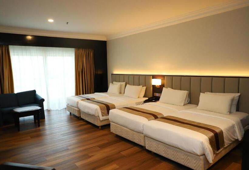 غرفة ديلوكس رباعية, Grand Darul Makmur Hotel Kuantan