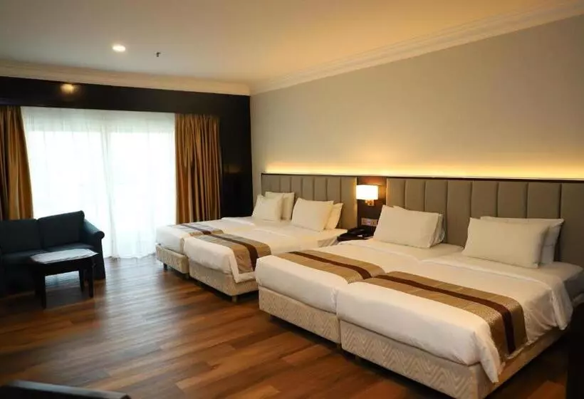 デラックスの４人部屋, Grand Darul Makmur Hotel Kuantan