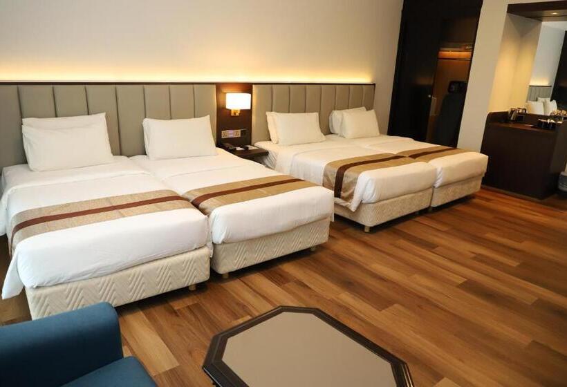 غرفة ديلوكس رباعية, Grand Darul Makmur Hotel Kuantan