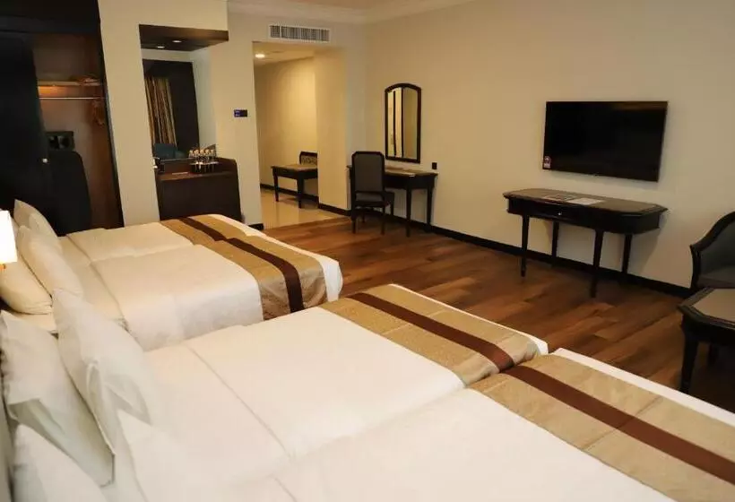 デラックスの４人部屋, Grand Darul Makmur Hotel Kuantan