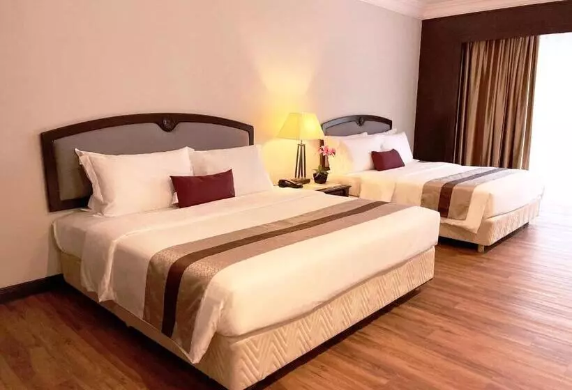 デラックスの４人部屋, Grand Darul Makmur Hotel Kuantan