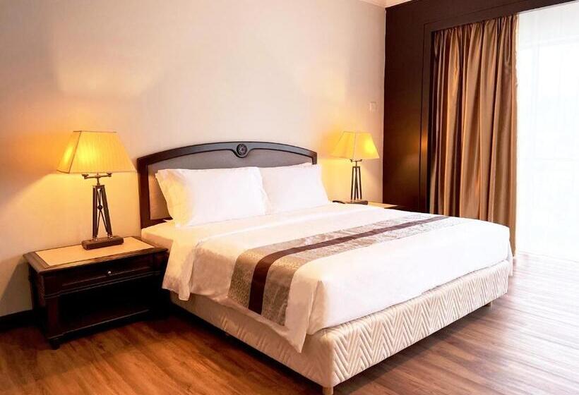 جناح إدارى, Grand Darul Makmur Hotel Kuantan
