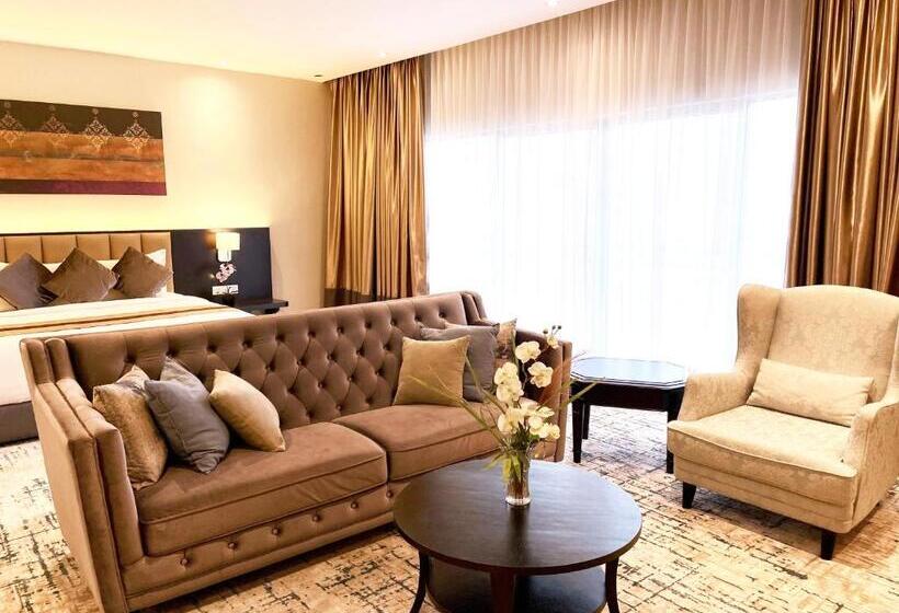 جناح إدارى, Grand Darul Makmur Hotel Kuantan