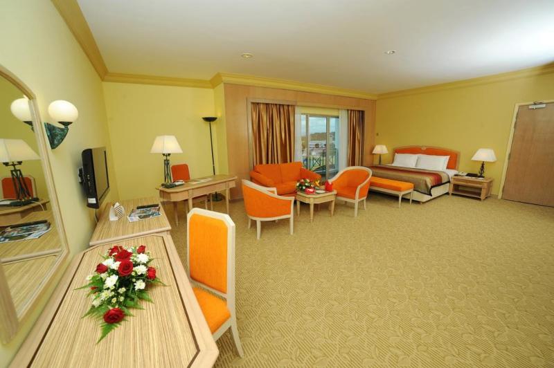 جناح إدارى, Grand Darul Makmur Hotel Kuantan
