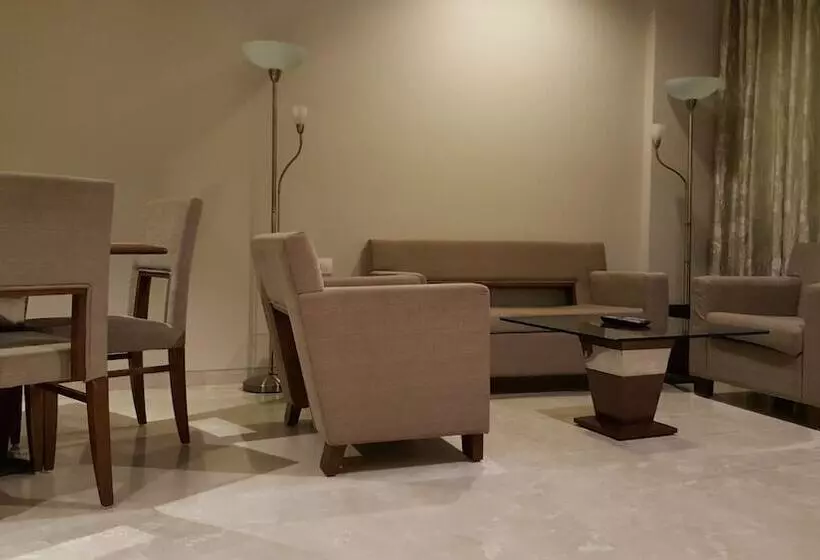 スイート, Royal Orchid Central Vadodara