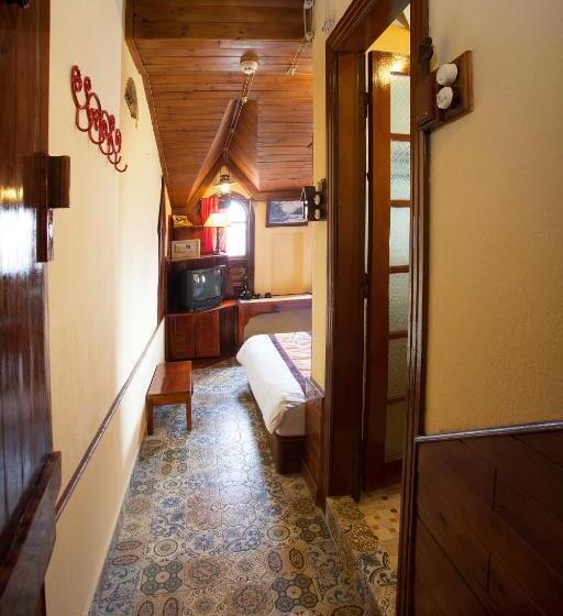 اتاق سوپریور با چشمانداز شهر, Saphir Dalat