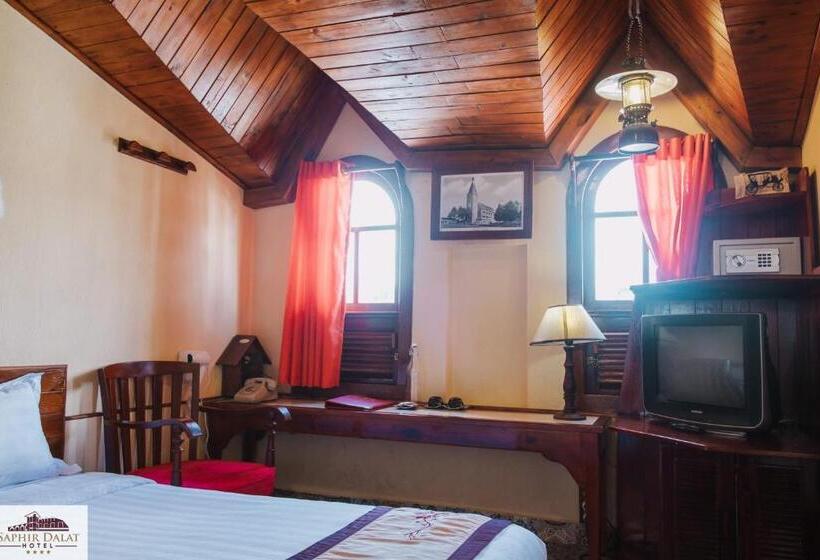 اتاق سوپریور با چشمانداز شهر, Saphir Dalat