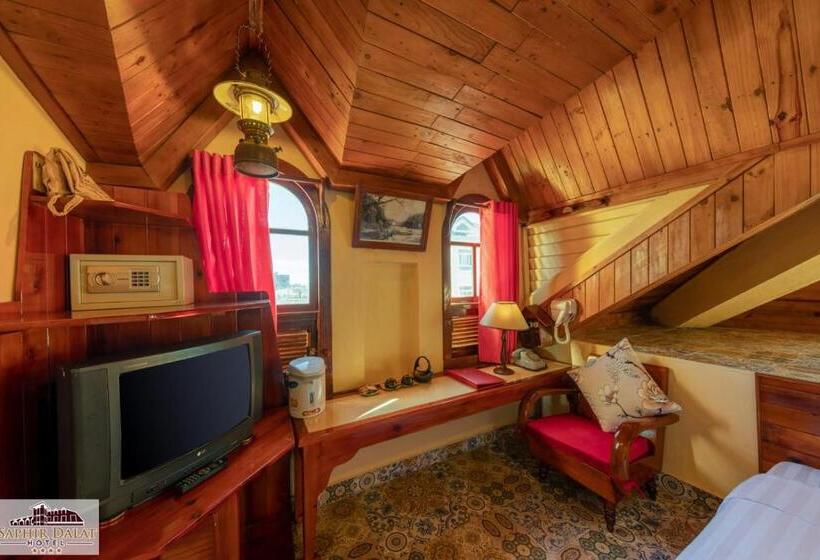 اتاق سوپریور با چشمانداز شهر, Saphir Dalat