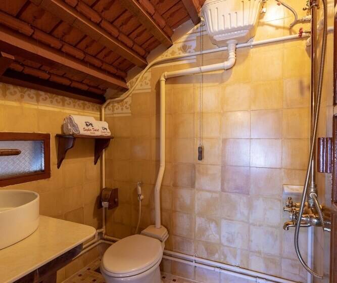 اتاق سوپریور با چشمانداز شهر, Saphir Dalat