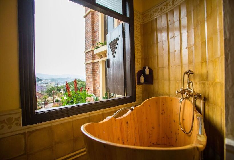 اتاق لوکس, Saphir Dalat