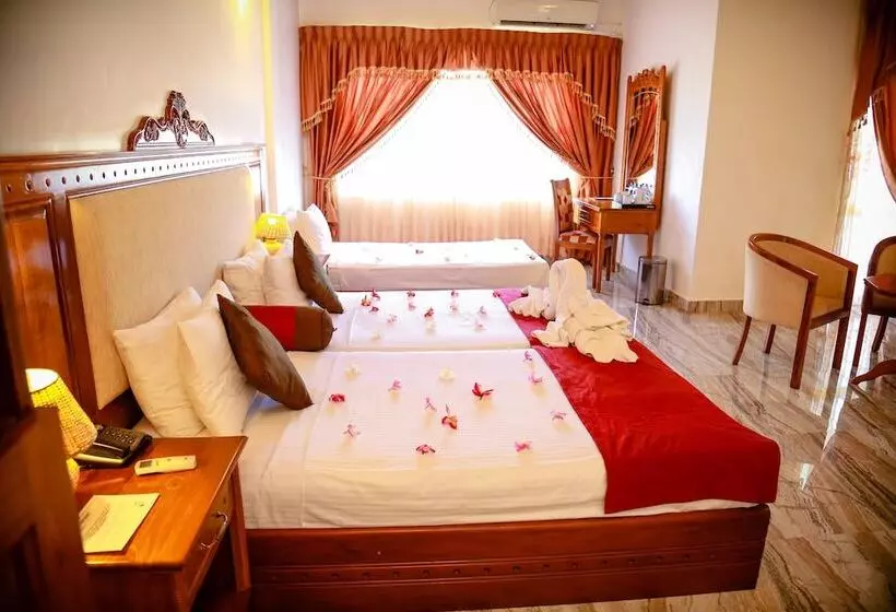 Deluxe Kolmen Hengen Huone, Sudu Araliya