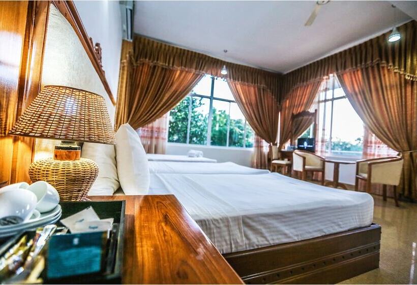 חדר דלוקס לשלושה, Sudu Araliya