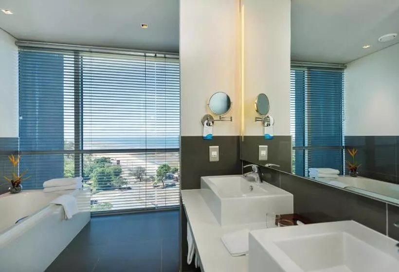 سوییت جونیور با چشم‌انداز دریا, Radisson Blu Hotel & Residence, Maputo