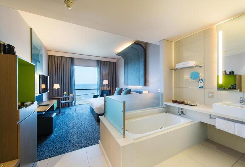 غرفة بريميوم مطلّة علي البحر, Radisson Blu Hotel & Residence, Maputo