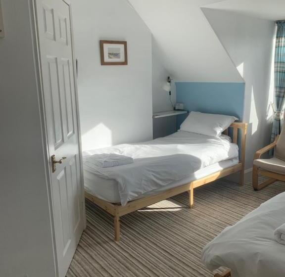 패밀리 룸, Holly Trees