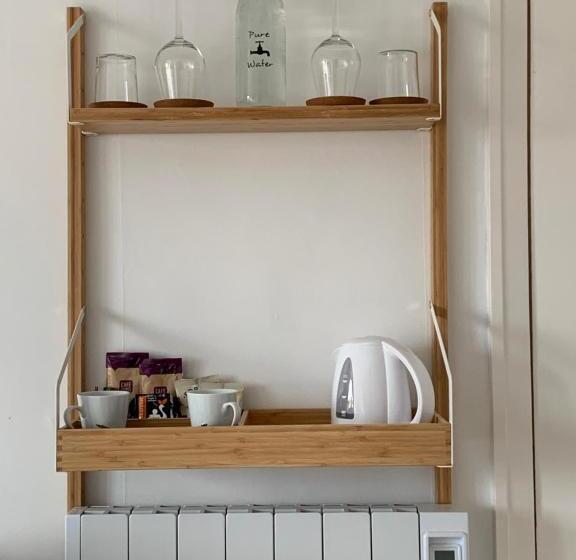 패밀리 룸, Holly Trees