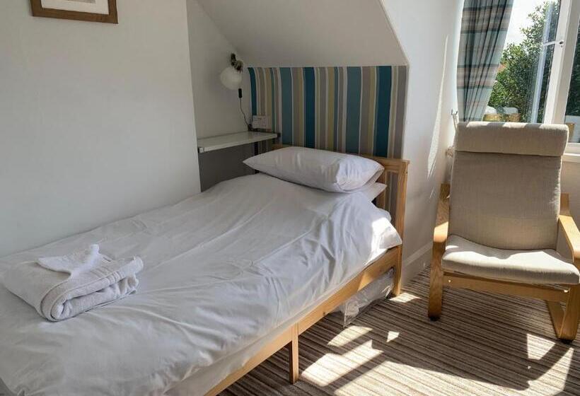 패밀리 룸, Holly Trees