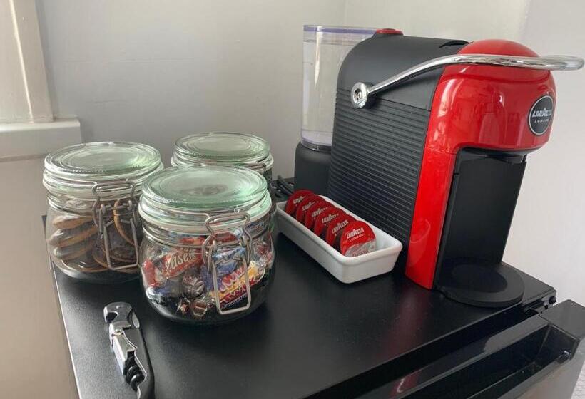 수피리어 패밀리 룸, Holly Trees